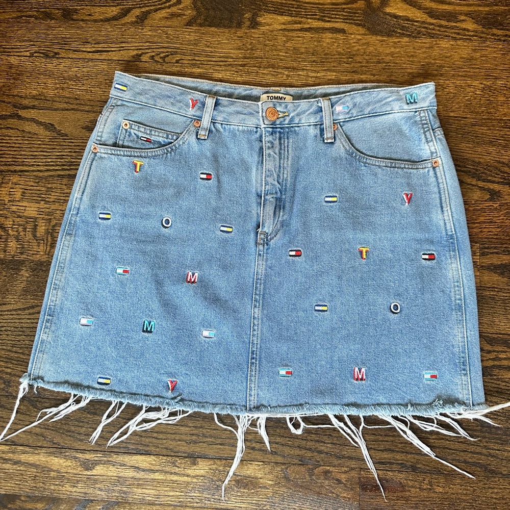 Tommy Hilfiger Jeans Mini Skirt Denim, Embroidered Logo, Size 30